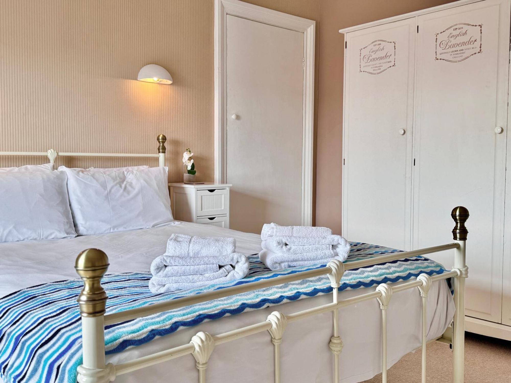 Apartment Victoria With Free Parking スカーバラ エクステリア 写真